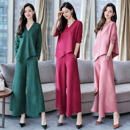 In the autumn of 2018, the new women's deerskin velvet fashion two-piece suit chic Hong Kong style mature goddess fan suit